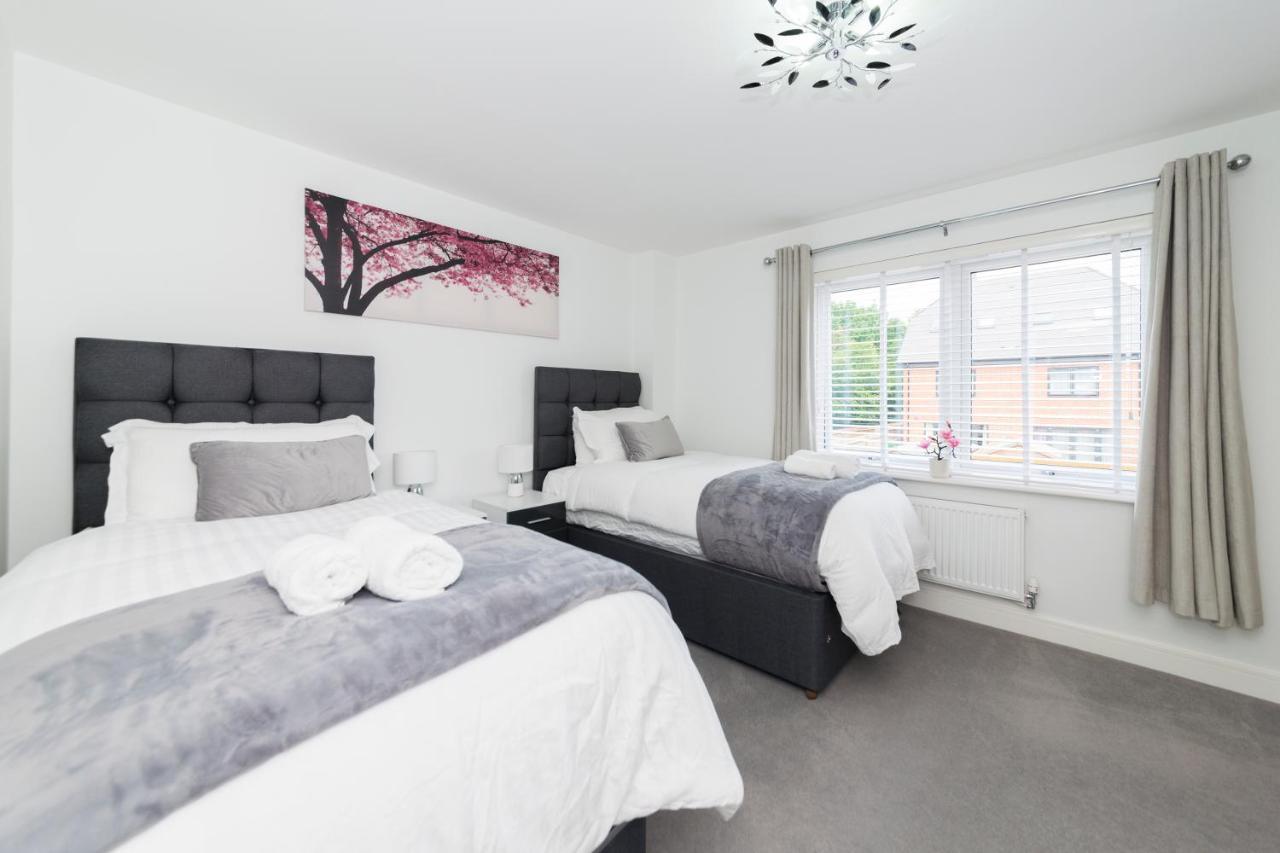 Greenfield Modern 3Br Home - Southcote Lane , Reading Buitenkant foto