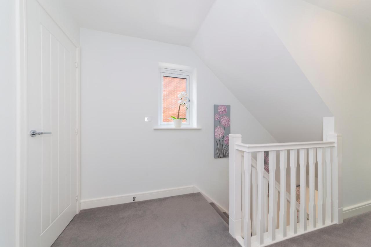 Greenfield Modern 3Br Home - Southcote Lane , Reading Buitenkant foto